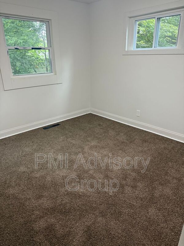 Building Photo - 3108 SE Colfax St