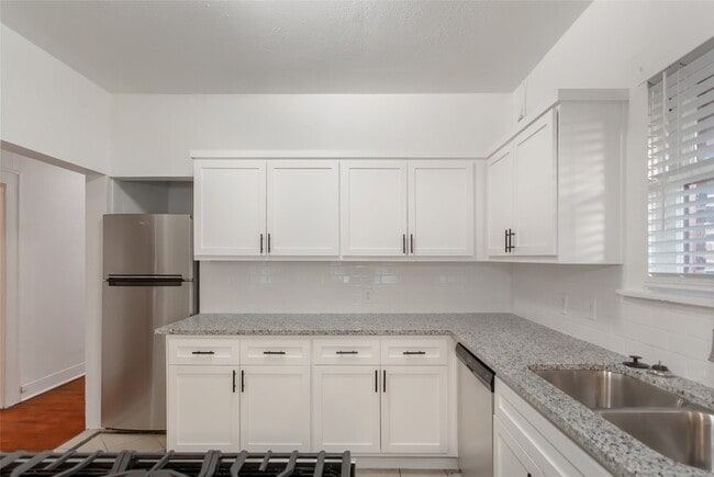 Building Photo - 5708 Live Oak St