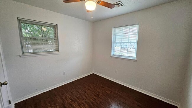 Building Photo - 777 Camelot Dr
