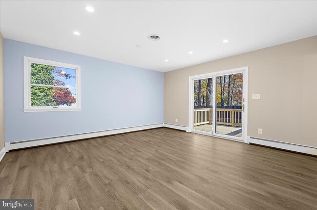 Building Photo - 7643 Paradise Beach Rd