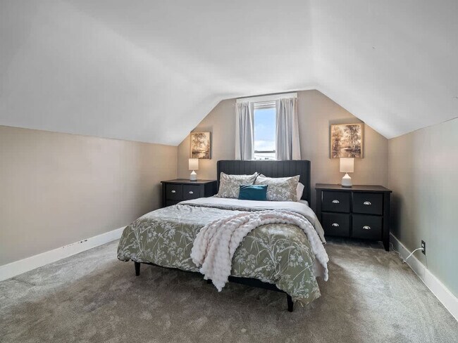 Building Photo - 679 Washington St