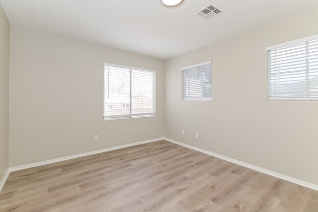 Building Photo - 1012 Desert Retreat Ct