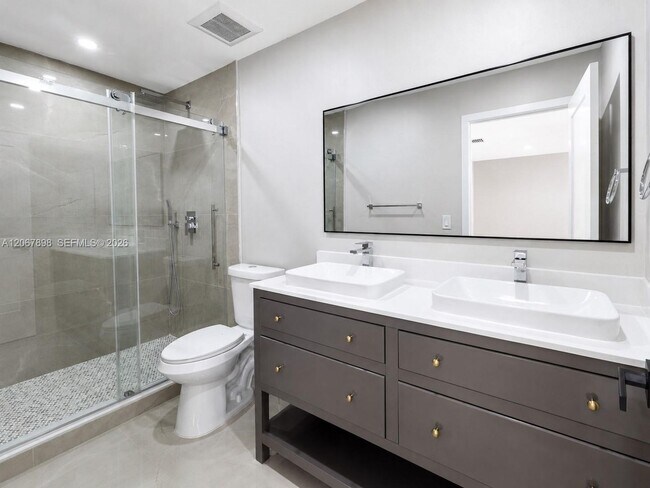 Building Photo - 14124 Kendale Lakes Cir