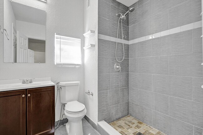 Building Photo - 651 SW 15th St