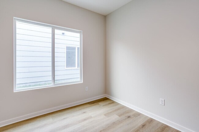 Building Photo - Brand New Long Beach Community
