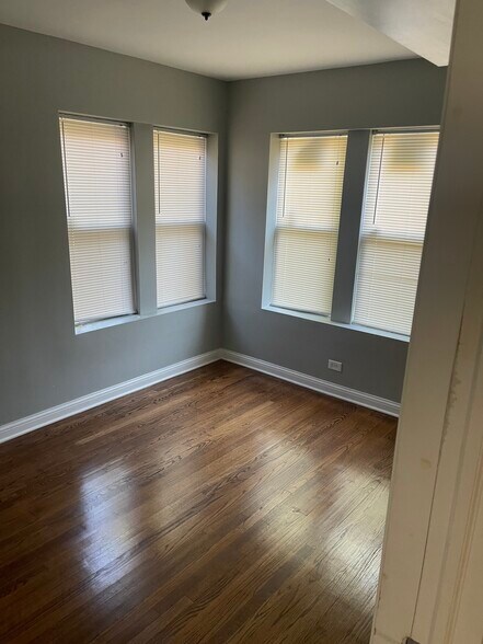 Building Photo - 8434 S Cregier Ave
