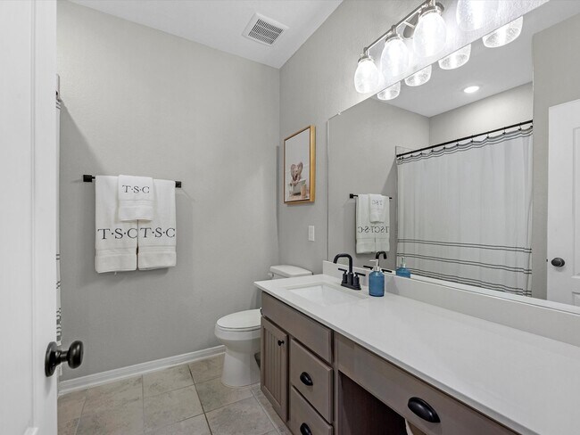 Building Photo - 1006 Camellia Hls Ln