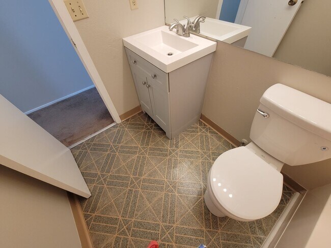 Building Photo - 2 Bedroom, 1 Bathroom Condo located in Max...