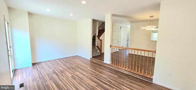 Building Photo - 6008 Raina Dr