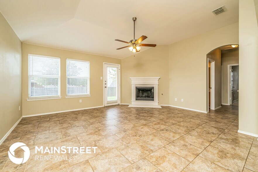 Building Photo - 623 Soledad St