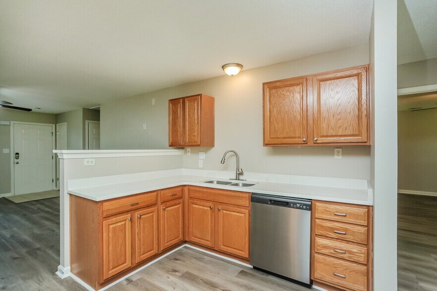 Building Photo - 50 Oakland Woods Cove