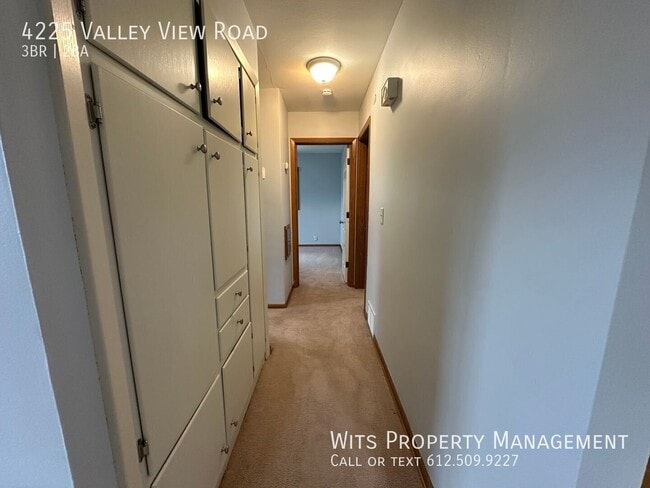 Building Photo - 4225 Valley View Rd