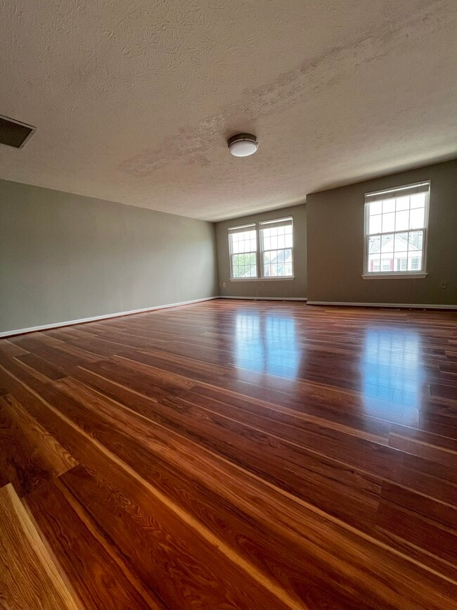 Building Photo - 561 Cascade Way
