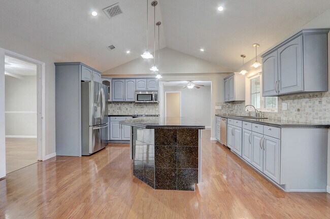 Building Photo - 5281 Jade Cir