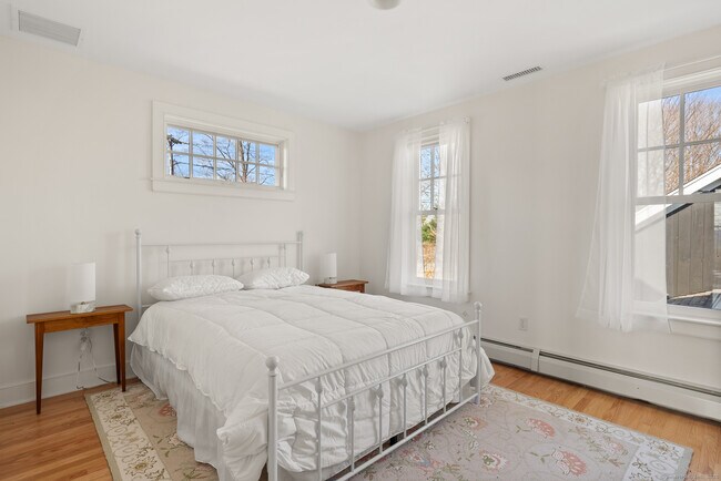 Building Photo - 74 Tanner Hill Rd