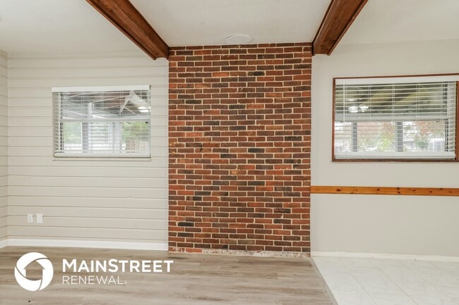 Building Photo - 1010 N Lavon Ave