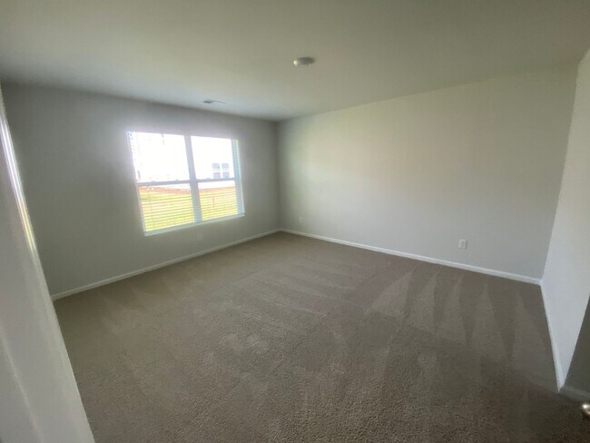 Building Photo - Introducing a stunning 3 bedroom, 2 bathroom home