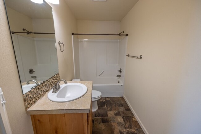 Building Photo - Three bedroom house in Hazel Dell - Built in 2014