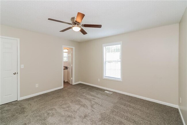 Building Photo - 100 Ivy Glen
