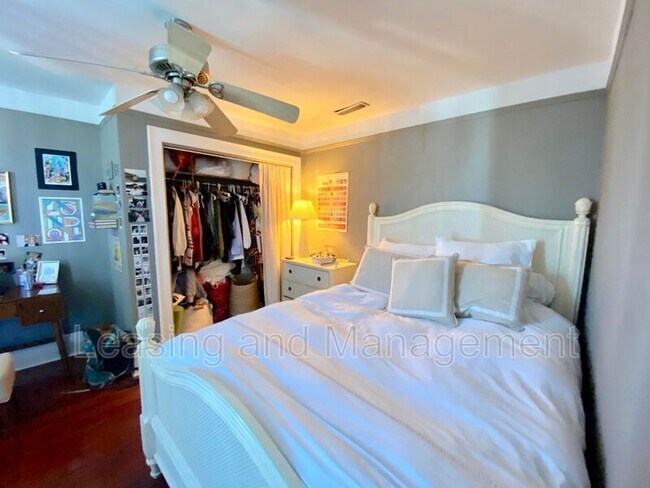 Building Photo - 75 Pitt St