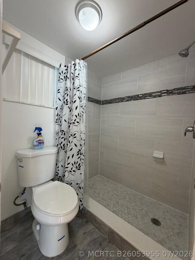 Building Photo - 9470 Live Oak Pl