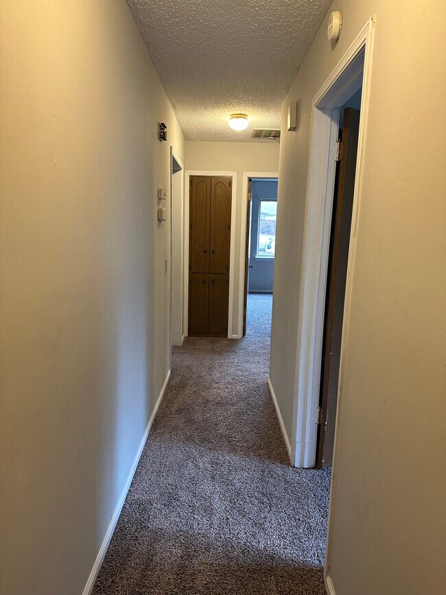 Building Photo - 6722 E 75th St S