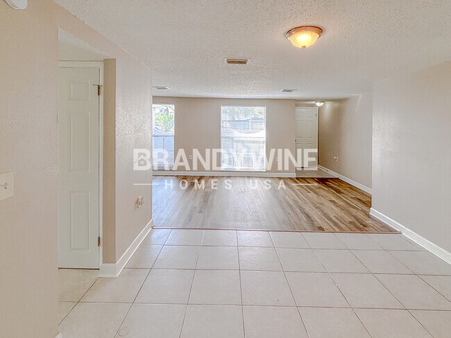 Building Photo - 6135 Seabreeze Dr