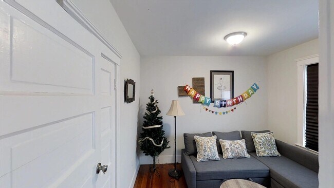 Building Photo - 6 Hinckley St