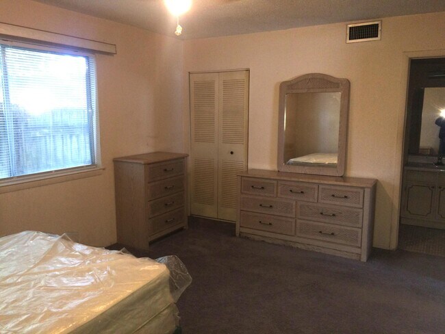 Building Photo - 201 E College Blvd