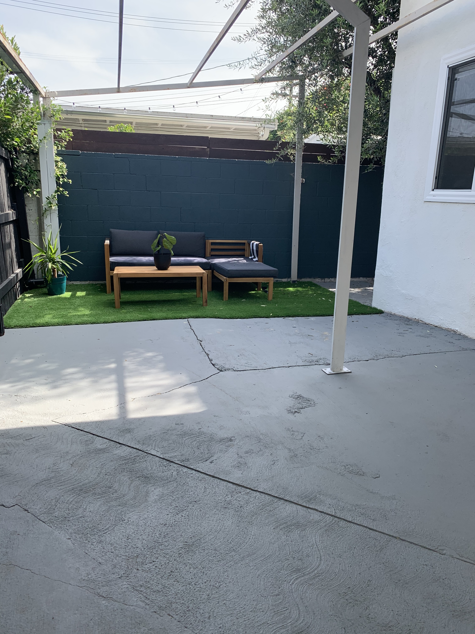 Facing patio - 719 N Formosa Ave