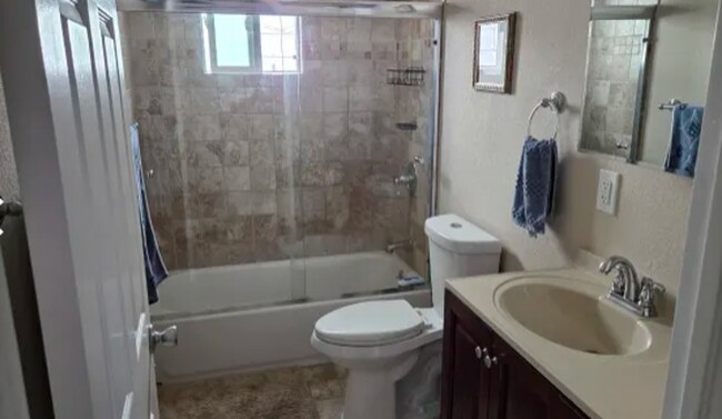 Building Photo - Spacious & Updated 2 BR / 1 BA Home in North Oakland – Move-In Ready!