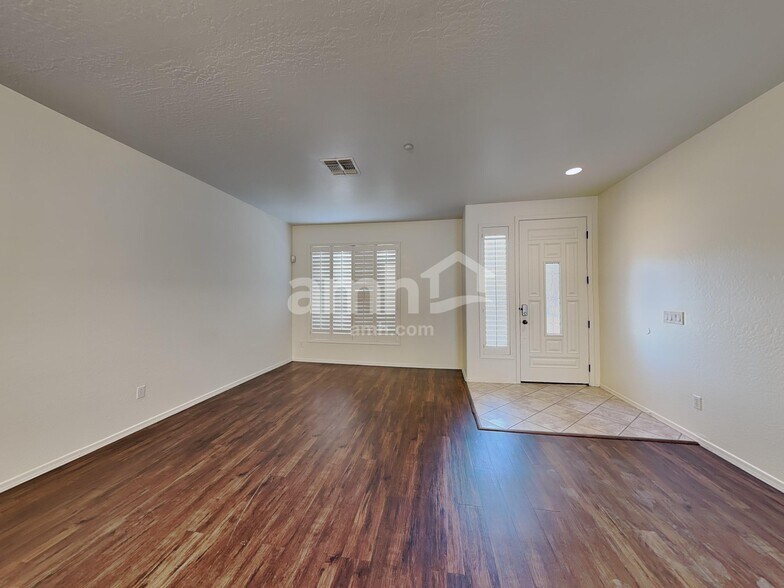 Building Photo - 6829 W Yearling Rd