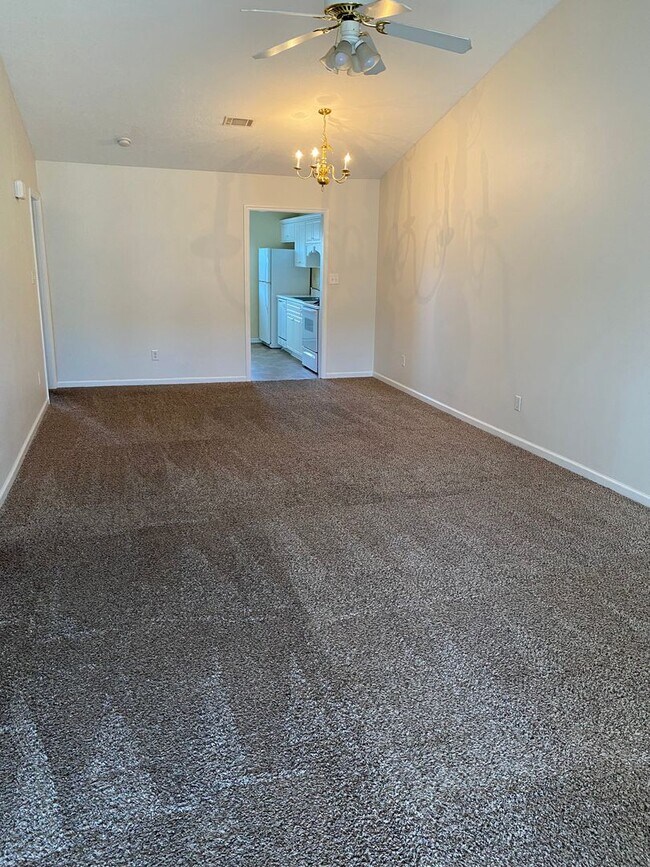 Building Photo - 441 Flowing Creek Dr