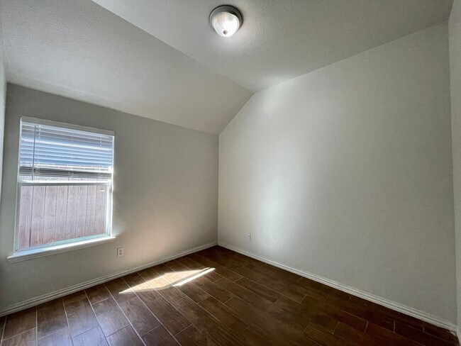 Building Photo - Gorgeous 4-bedroom home!