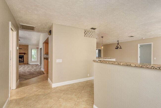 Building Photo - Pool Home Near Florida Beaches