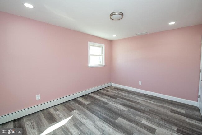 Building Photo - 710 W Callowhill St
