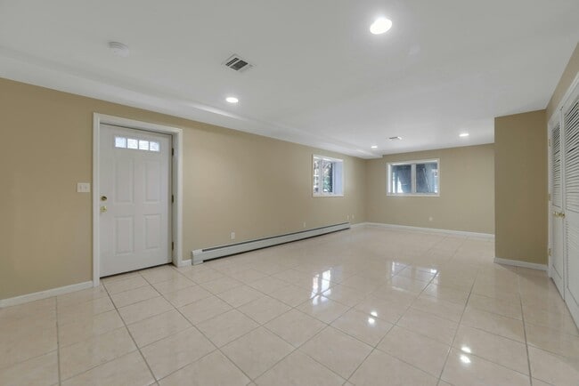 Building Photo - 530A 1st St