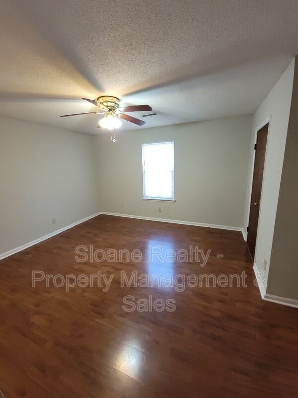 Building Photo - 212 Miami St