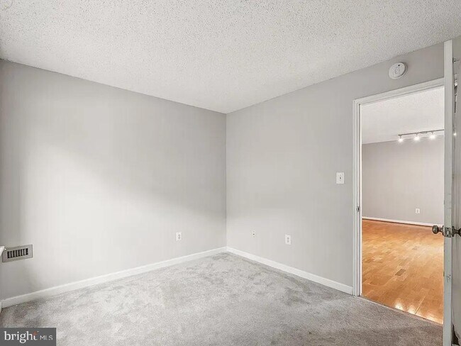 Building Photo - 1730 Arlington Blvd
