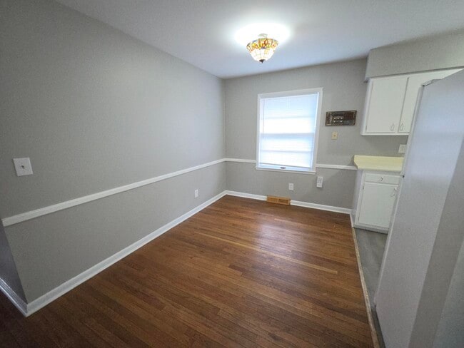 Building Photo - 2144 Tamarack Dr