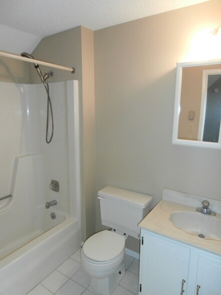 Building Photo - 42 N Main St