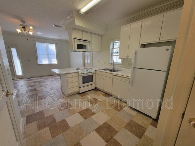 Building Photo - 2617 Cypress St