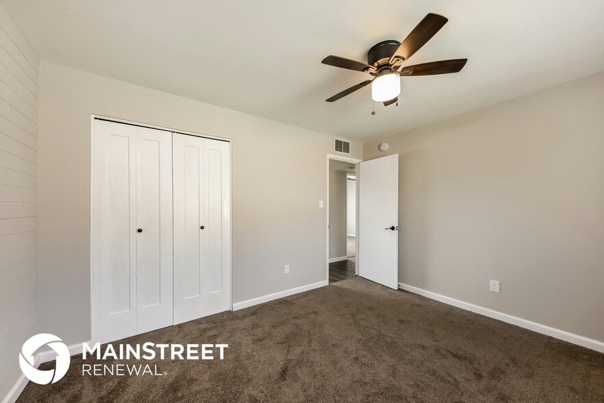 Building Photo - 1328 E Christy Dr