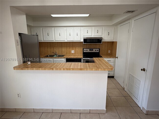 Building Photo - 8401 SW 107th Ave