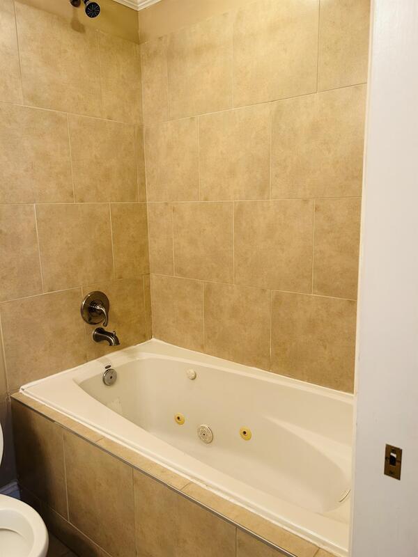 Building Photo - 3913 Overbrook Drive - 3C