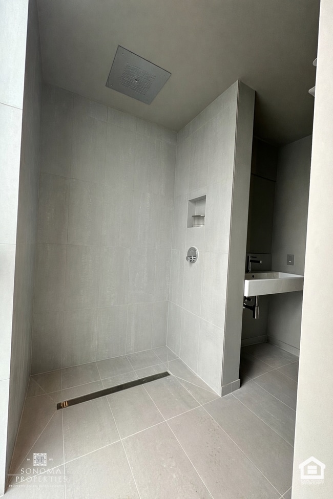 Building Photo - 1211-1213 Broadway