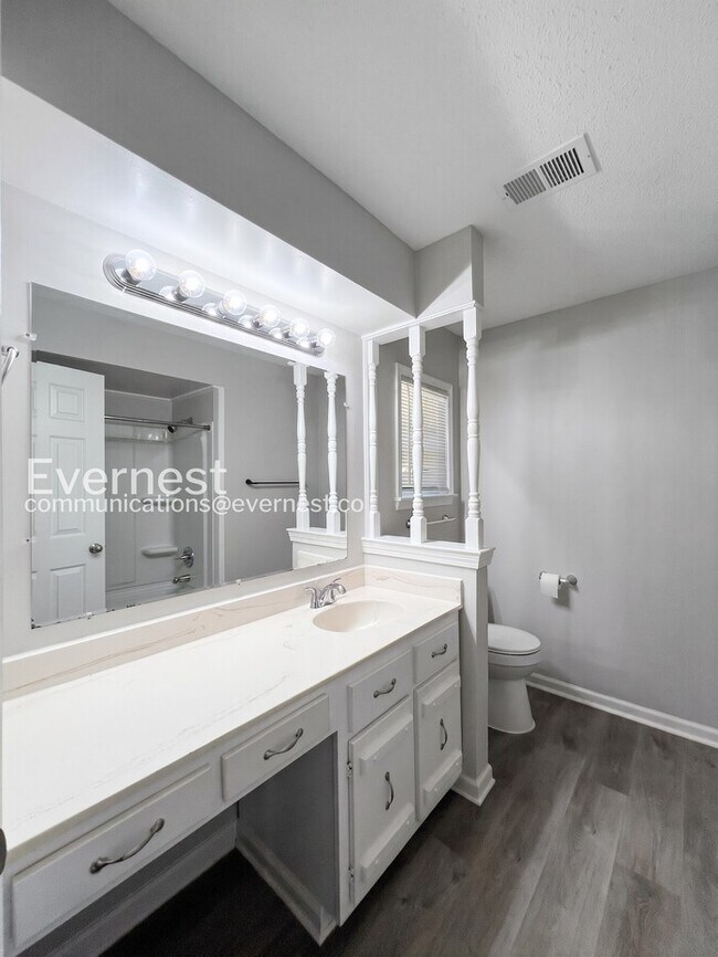 Building Photo - 494 Windridge Point