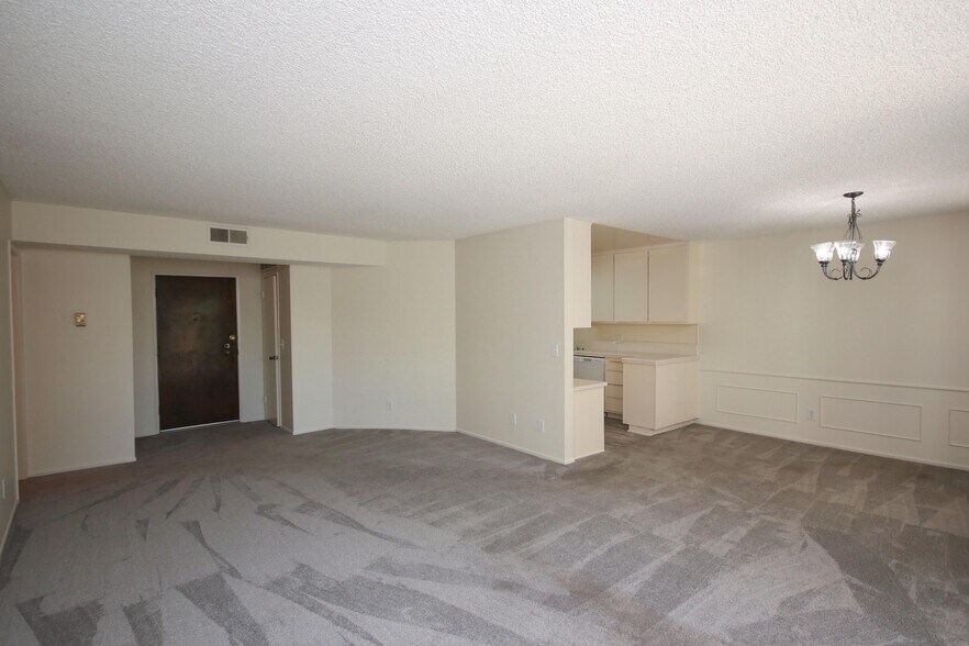 Building Photo - 420 S Madison Ave