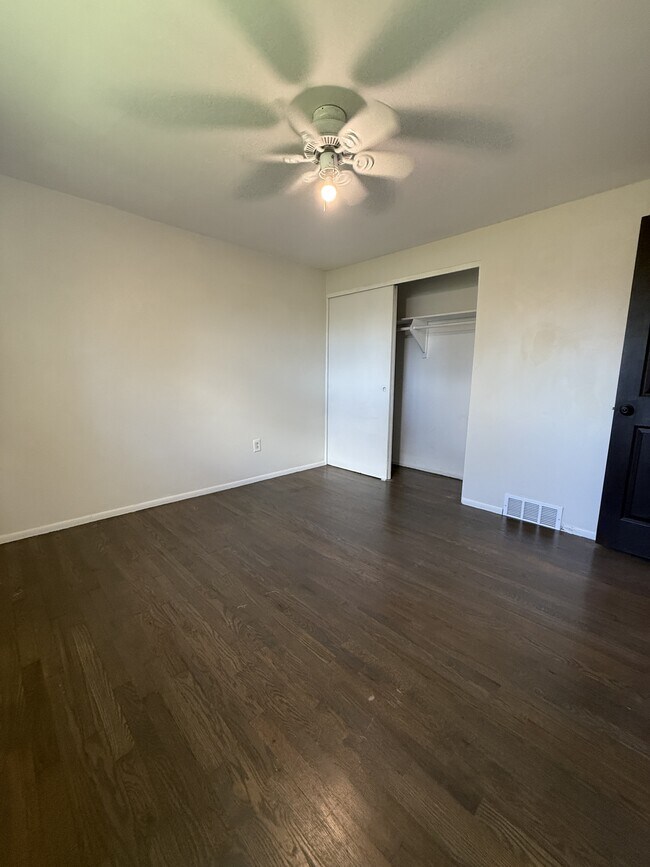 Building Photo - 200 N Christine Cir