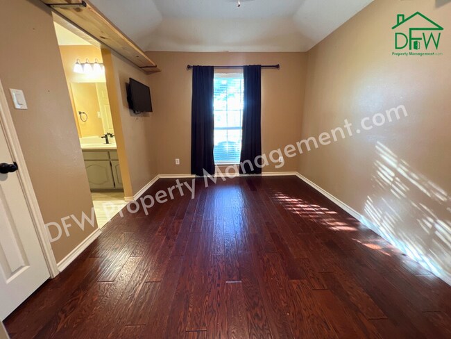 Building Photo - 2502 Chapel Hill Dr